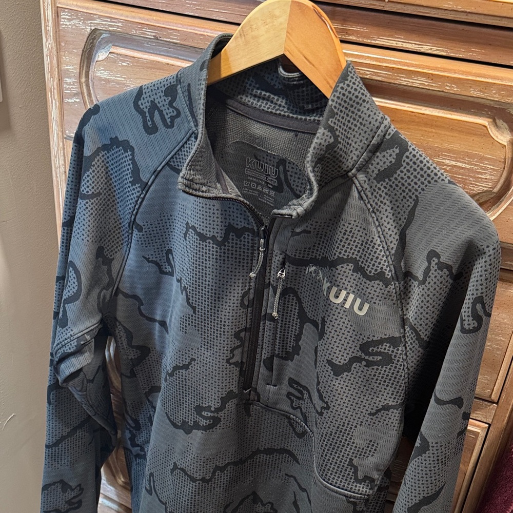 KUIU Men's Dark Gray Camouflage Shirt Jacket